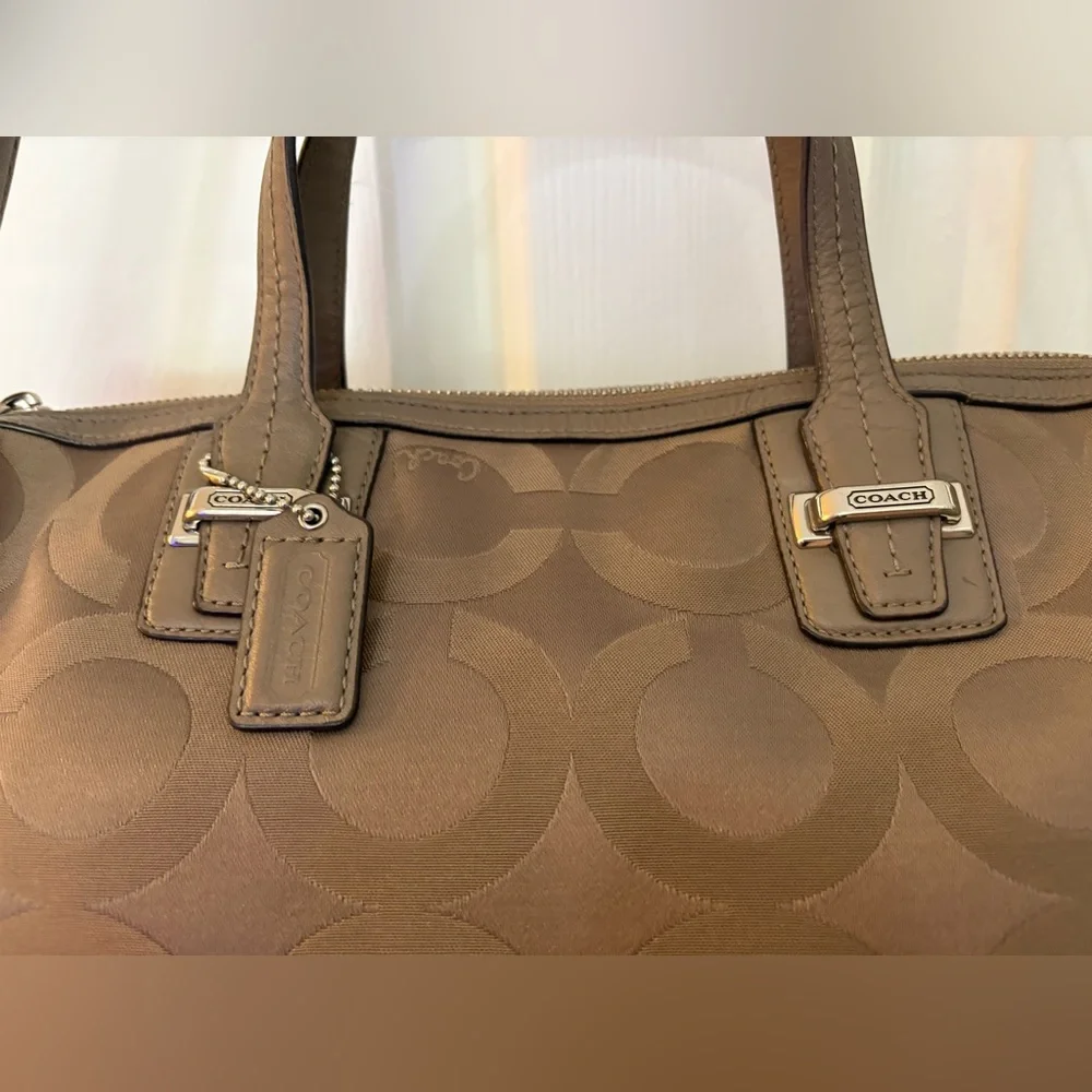 EUC Coach Signature Jacquard Satchel Tan Beige - Picture 2 of 13